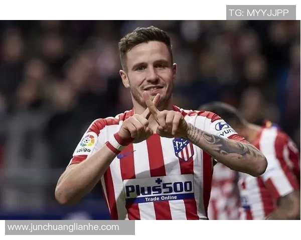 11号足球明星背影照片展现独特魅力与风采引发球迷热议