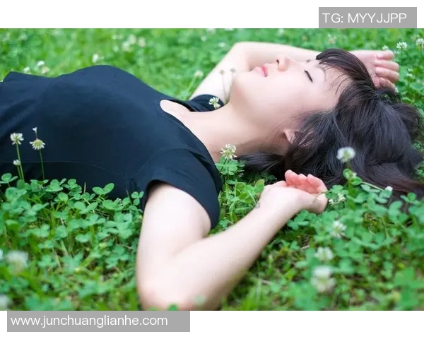 足球明星Jabfj大胆挑战自我拍摄裸体写真引发热议与争议 足球明星Jabfj大胆挑战自我拍摄裸体写真引发热议与争议